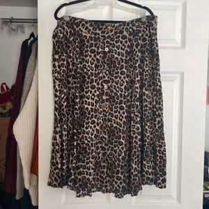 Torrid size 1 cheetah skirt with pockets